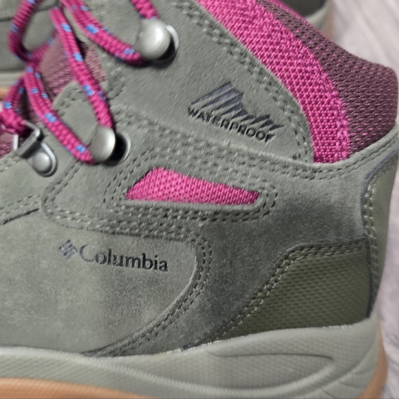 Columbia Women's Newton Ridge Plus Waterproof Amped Hiking Shoe, Peatmoss/Red On - Picture 5 of 14